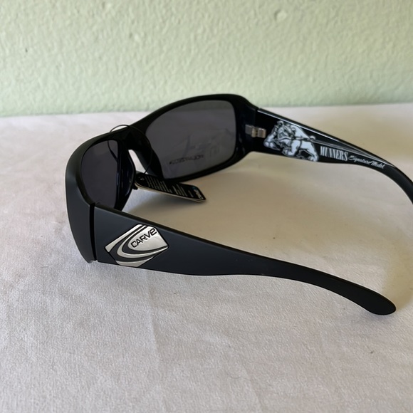 Carve polarized matte black frame illustrated arms - Picture 3 of 5